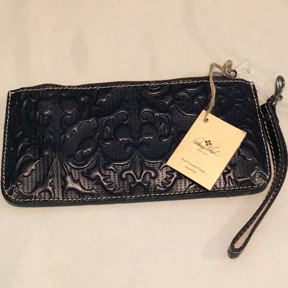 Final sale price❗️NWT Patricia Nash embossed leather wristlet/tan interior
